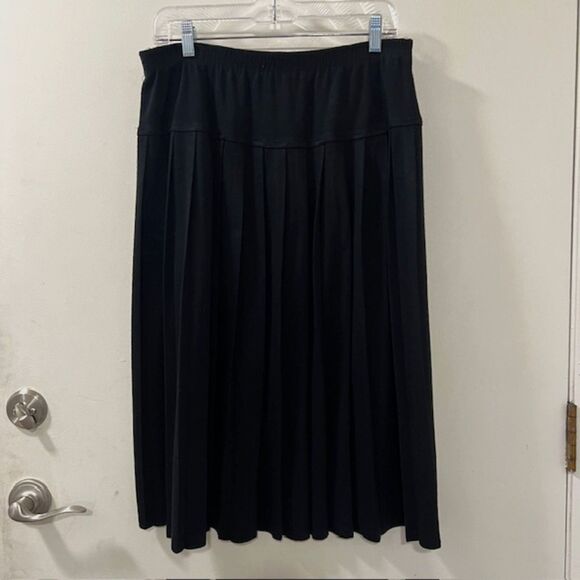 Alfred Dunner Womens Black Elastic Waist Pleated Knee Length Skirt Size 14 USA - Picture 4 of 7